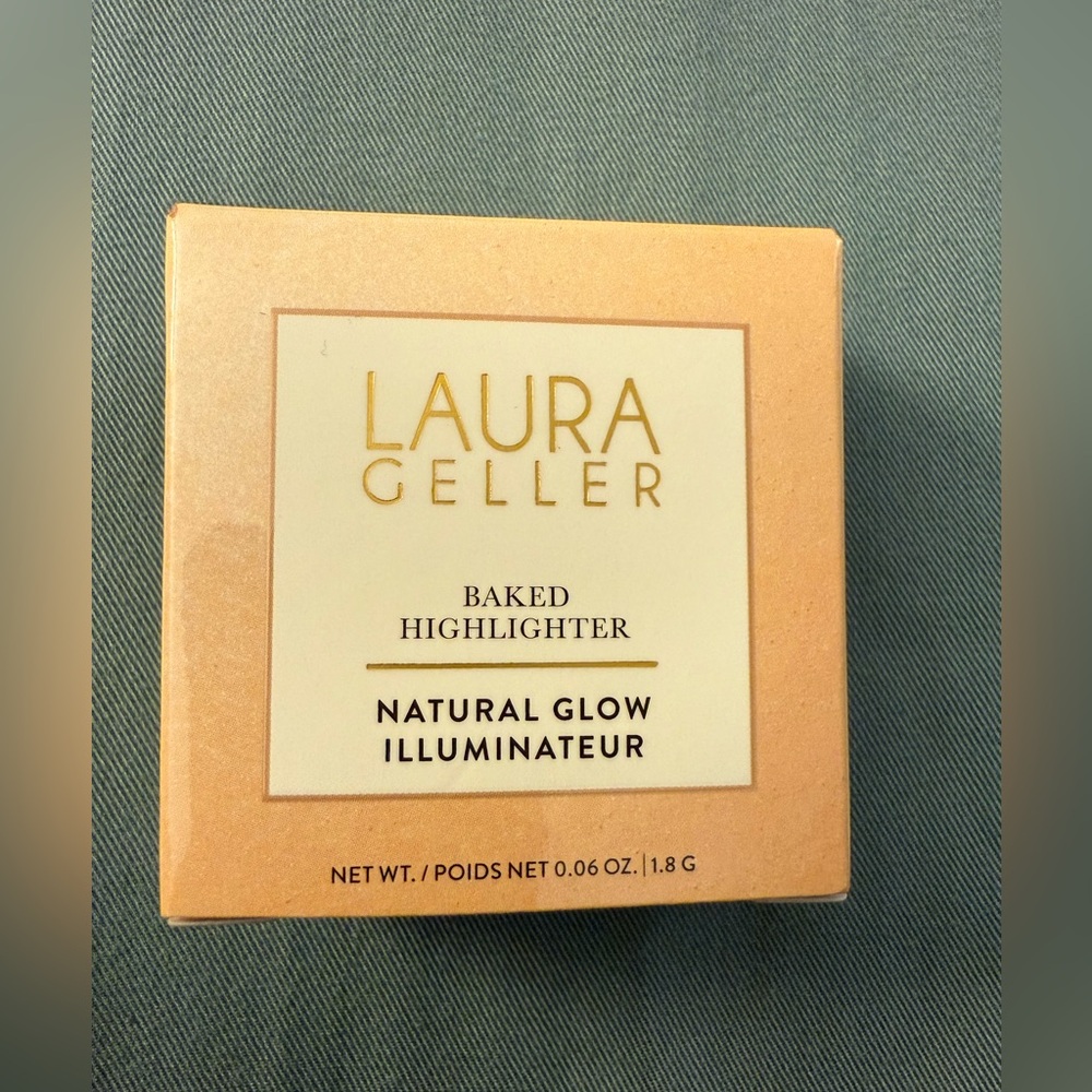 Laura Geller Baked Natural Glow Highlighter in Vanilla - Picture 5 of 7